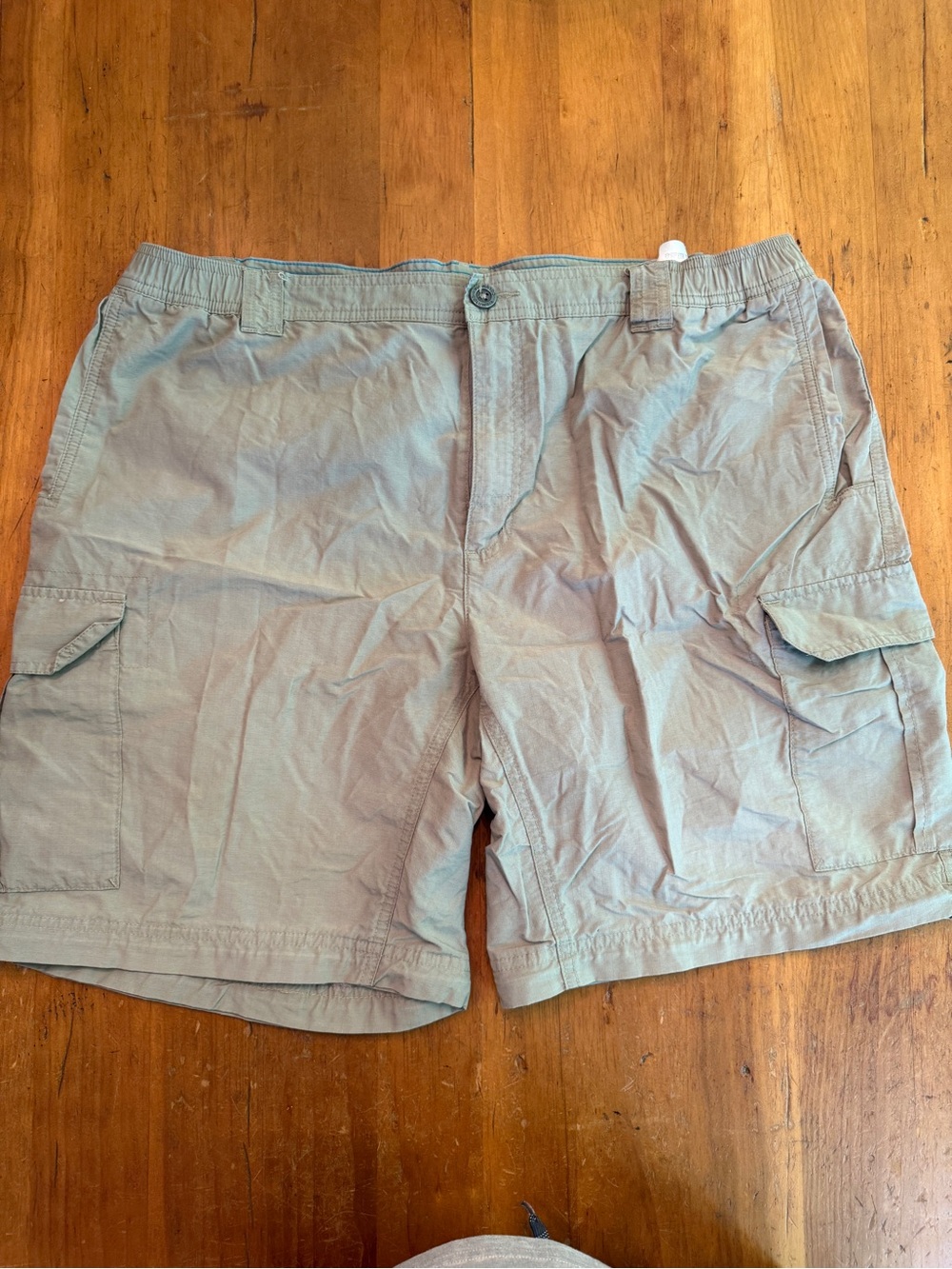 Columbia Men’s XL Beige Convertible Cargo Shorts Solid Flat Front Zip
